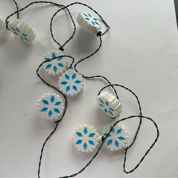 Snow Flake Dancing Lights and Music - Picture 11 of 13